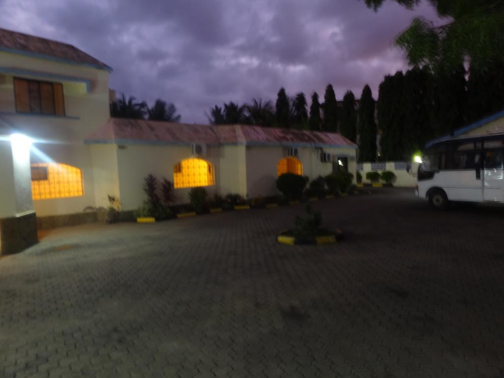 Glory Holiday Resort Mombasa Kültér fotó